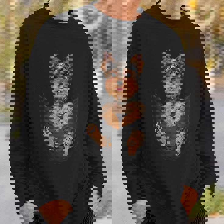 ヨークシャーテリアをポケットに入れて、ヨーキー犬愛好家に。 スウェットシャツ 彼への贈り物