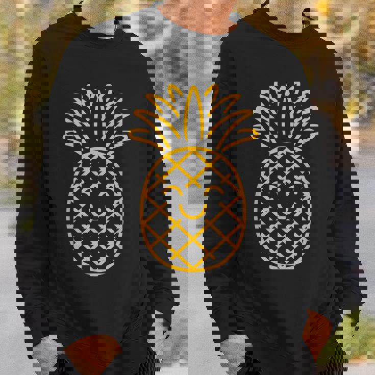 リトル パイナップル フルーツ 面白くてかわいいミニマリストのシンプルなパイナップル スウェットシャツ 彼への贈り物