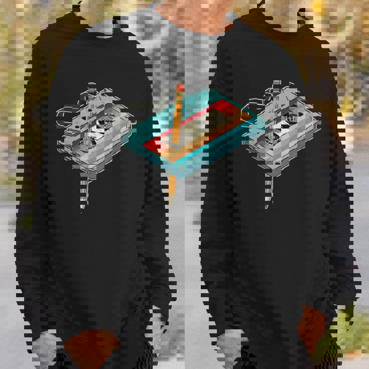 レトロ カセット テープ ペンシル 80 年代 90 年代の音楽ミックステープの振り返り スウェットシャツ 彼への贈り物