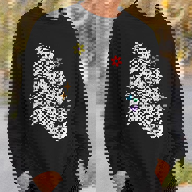 レトロ グルーヴィーなイム リンナ やってる リンナ 物事 面白い 母の日 スウェットシャツ 彼への贈り物