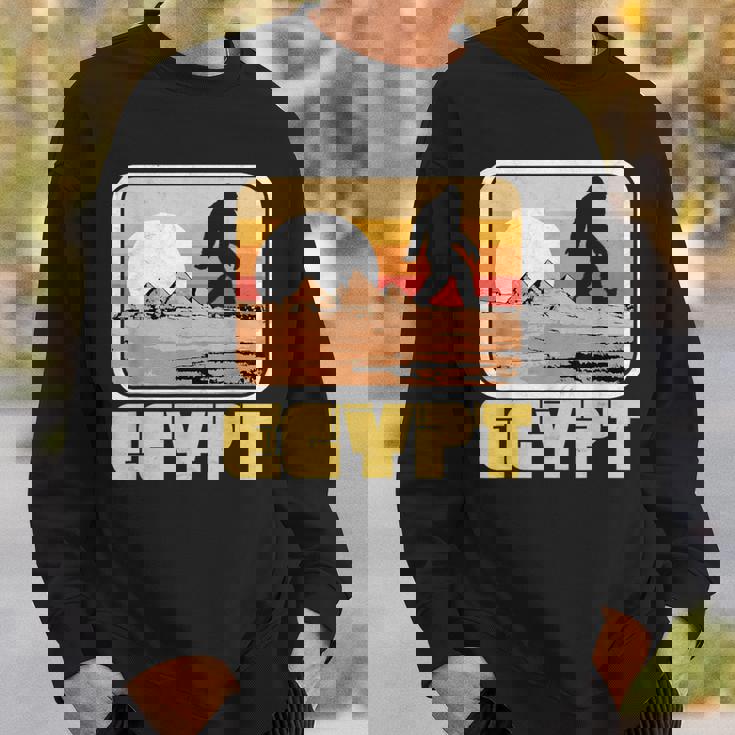 レトロ ビッグフット & ピラミッド エジプト サスカッチ グラフィック スウェットシャツ 彼への贈り物