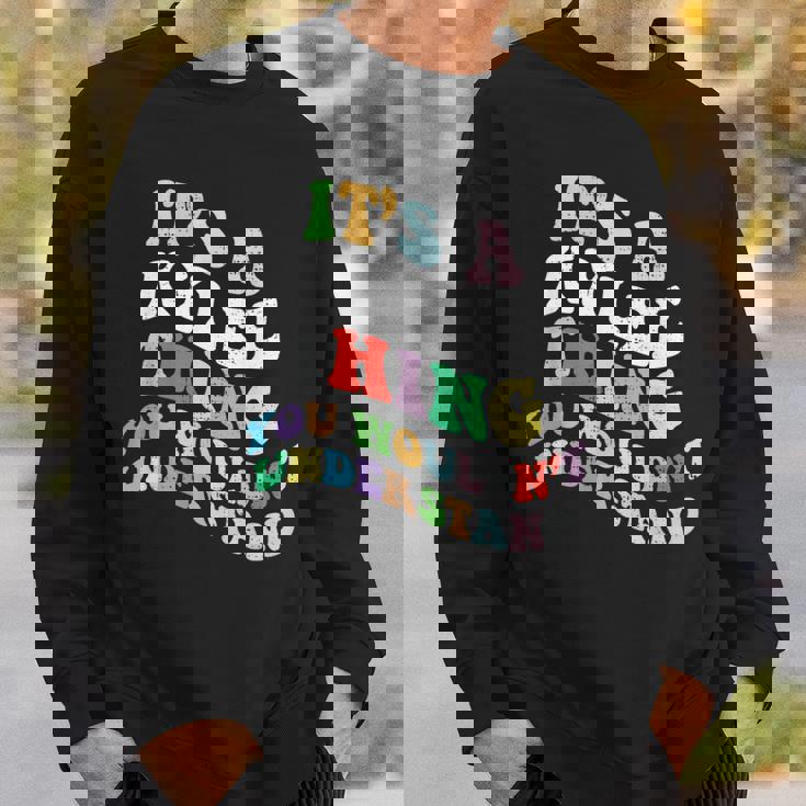 レトロでグルーヴィーなのはカイリーが理解できないもの スウェットシャツ 彼への贈り物