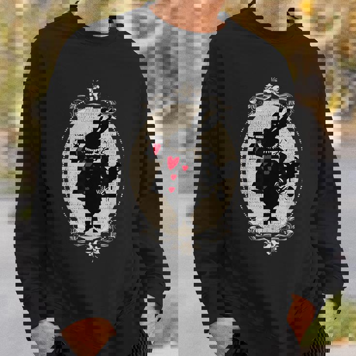 不思議の国のアリス ホワイトラビット ビンテージブック デザイン スウェットシャツ 彼への贈り物