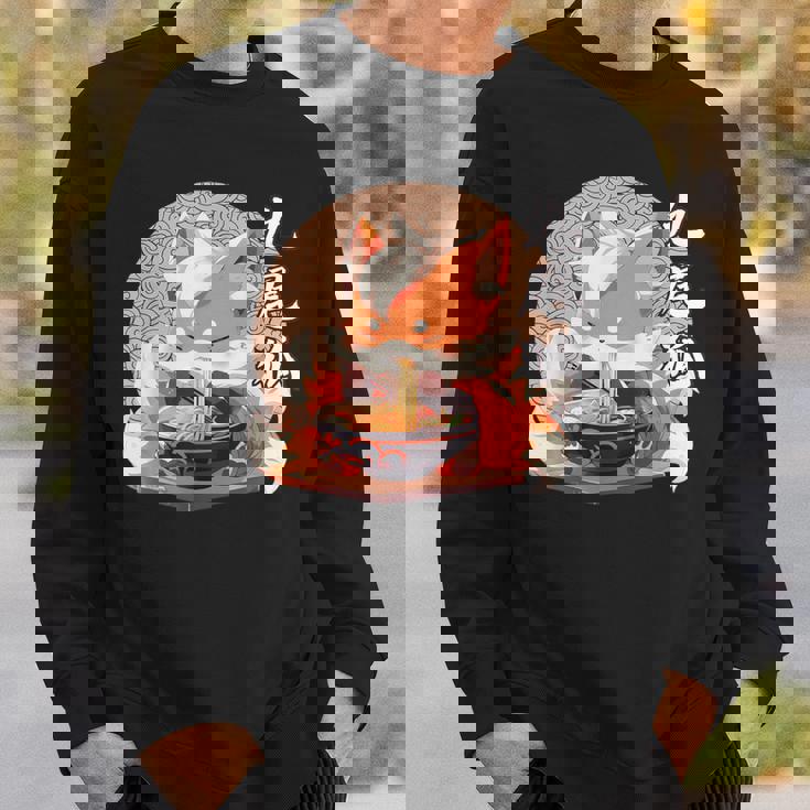 九尾の狐、ラーメンを食べる九尾の狐 スウェットシャツ 彼への贈り物