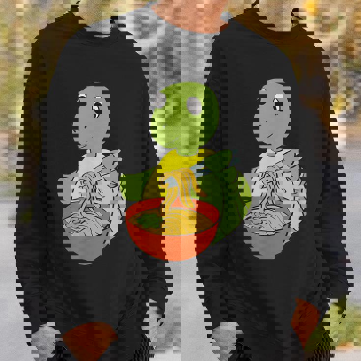 亀がラーメンを食べる 和食 スウェットシャツ 彼への贈り物