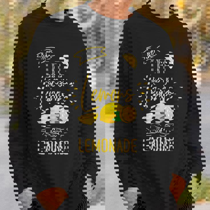 人生があなたにレモンを与えるとき、レモネードギフトを作る スウェットシャツ 彼への贈り物