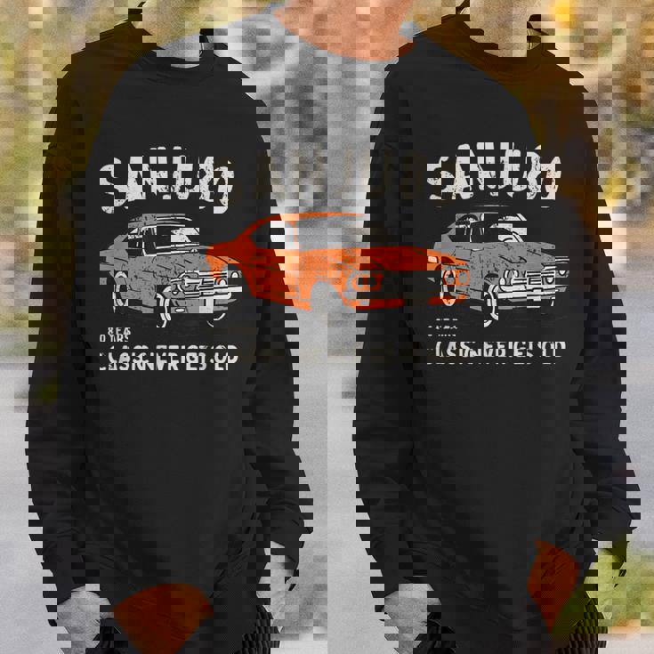 傘寿祝い 車好き お父さん 男性 クラシックカー 80歳 Classic Never Gets Old スウェットシャツ 彼への贈り物