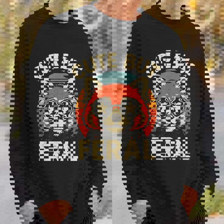 可愛いけどフェラル 面白い レトロ ビンテージ 星 シェード レッサーパンダ スウェットシャツ 彼への贈り物