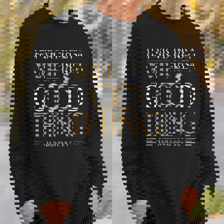 妻を見つけた彼は、良いことを見つける 夫のことわざ 18 22 スウェットシャツ 彼への贈り物