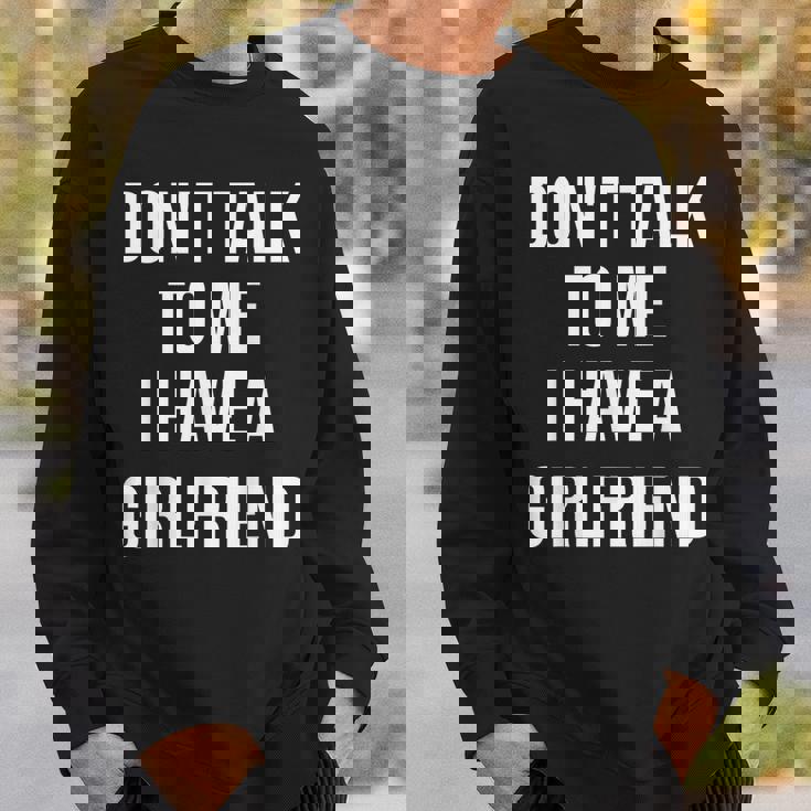 嫉妬深い彼女私に話しかけないでください私には彼女がいます スウェットシャツ 彼への贈り物