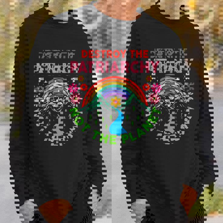 家父長制を破壊するのは地球ではない フェミニストへの贈り物 フェミニズム スウェットシャツ 彼への贈り物