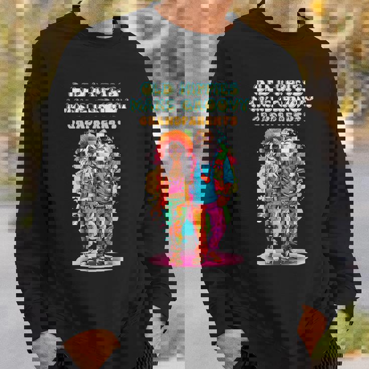 年老いたヒッピーがグルーヴィーな祖父母を作る スウェットシャツ 彼への贈り物