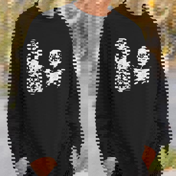 座って歩く 車いす ユーモア ジョーク 障害者 車いす スウェットシャツ 彼への贈り物