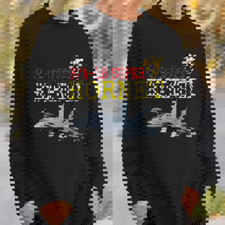 愛国的なアメリカ海軍「FA-18 スーパーホーネット」 In Action。 スウェットシャツ 彼への贈り物