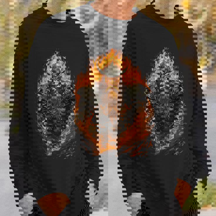 戦いの最中の獰猛なヴァイキング戦士 スウェットシャツ 彼への贈り物