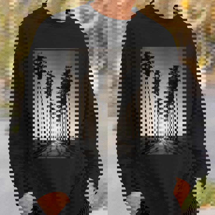 白黒写真 ヤシの木の夕日 ビンテージ写真 スウェットシャツ 彼への贈り物