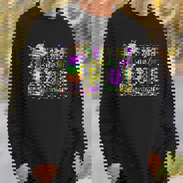 私が床にいないなら、マルディグラ（2025）をもう一杯注いでください スウェットシャツ 彼への贈り物