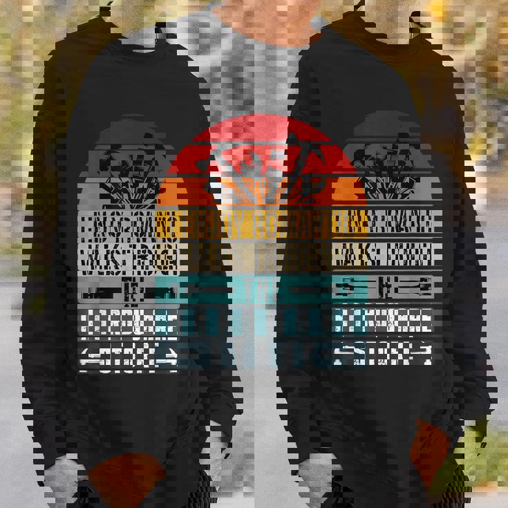 私は金物屋の男たちを長い間ロマンチックな散歩を楽しんでいます スウェットシャツ 彼への贈り物