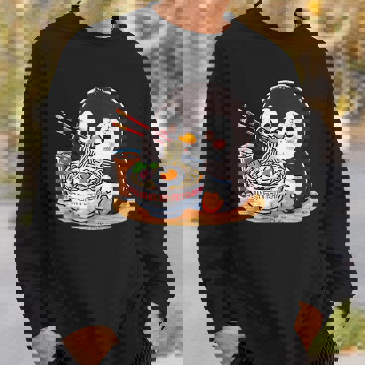 箸でラーメンを食べるかわいいペンギン スウェットシャツ 彼への贈り物