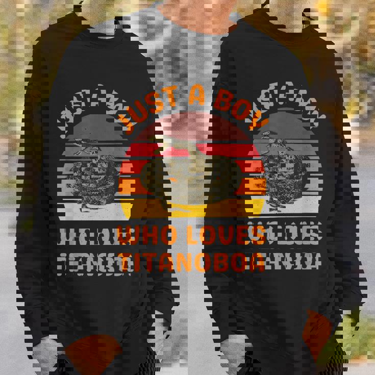 絶滅した大蛇ティタノボアを愛するただの少年 スウェットシャツ 彼への贈り物