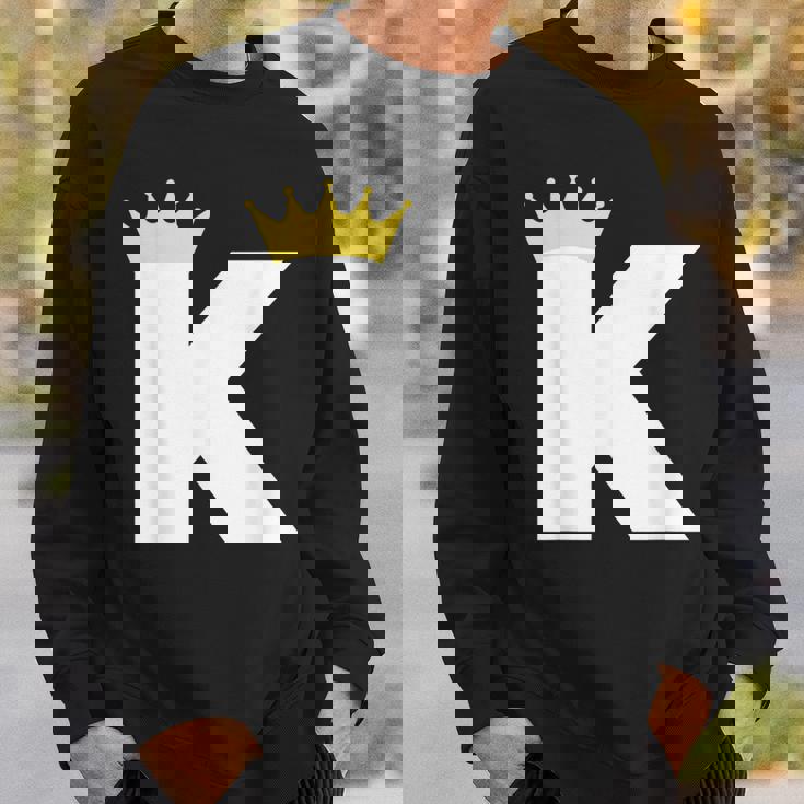 英文字 K 大文字 アルファベット モノグラム イニシャル キング クイーン クラウン スウェットシャツ 彼への贈り物