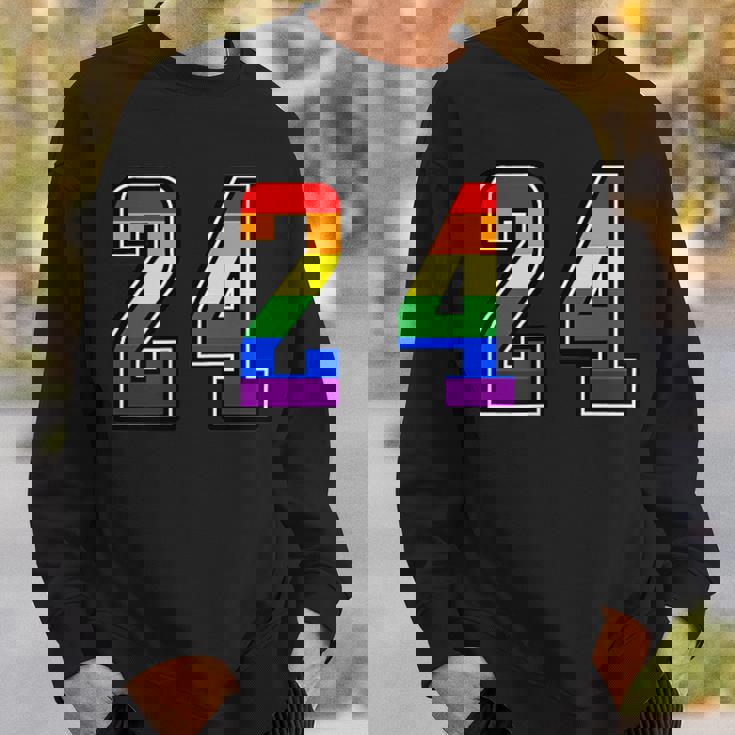 虹 24チーム短期大学スポーツレインボーカラー番号制ユニフォーム スウェットシャツ 彼への贈り物