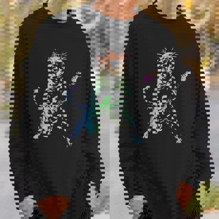 虹色グラデーションの猫のギターデザイン スウェットシャツ 彼への贈り物