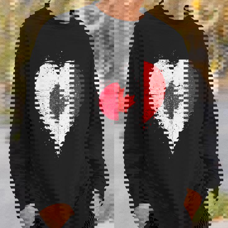 誇り高き日系カナダ人を想うビンテージスタイルのクールなカナダ国旗と日本国旗 スウェットシャツ 彼への贈り物