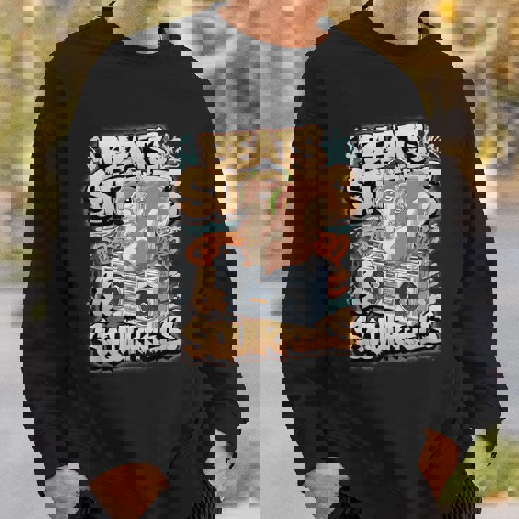 都市公園の都会のリス スタイリッシュで楽しいどんぐりアドベンチャー スウェットシャツ 彼への贈り物