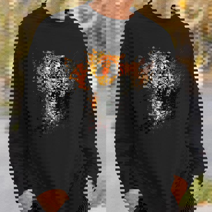 野生動物愛好家のためのアングリータイガー グラフィック スウェットシャツ 彼への贈り物