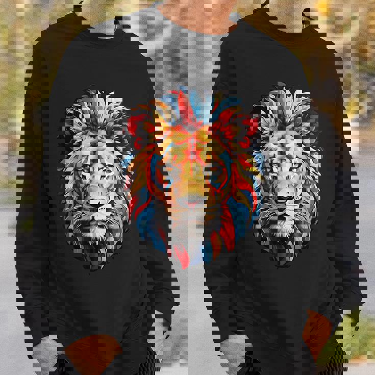 雄大なライオンヘッド 赤、黄、青の芸術的なたてがみ スウェットシャツ 彼への贈り物