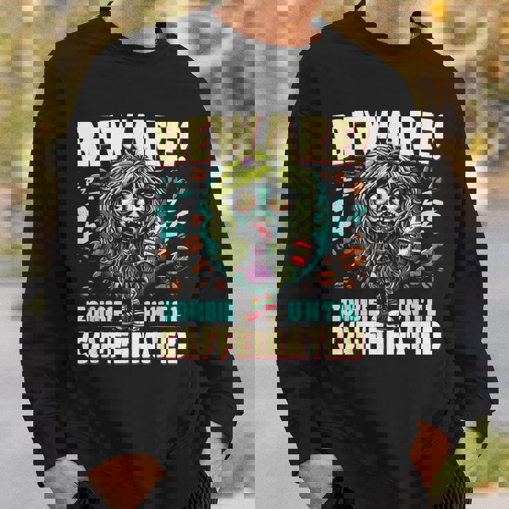 面白いコーヒーゾンビガール、カフェインが入るまでゾンビに注意 スウェットシャツ 彼への贈り物