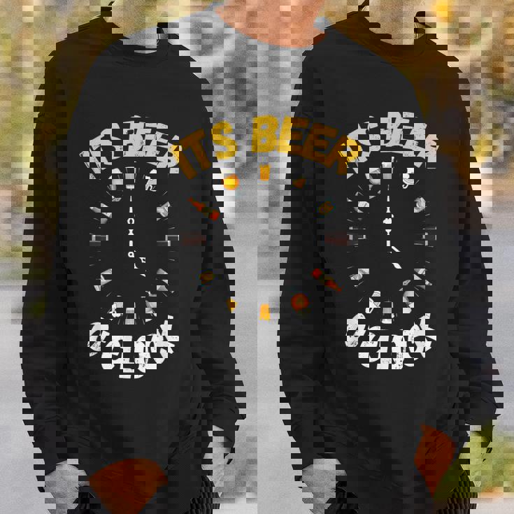 面白いビールoクロックティー。ナショナルビールデー、父の日に。 スウェットシャツ 彼への贈り物