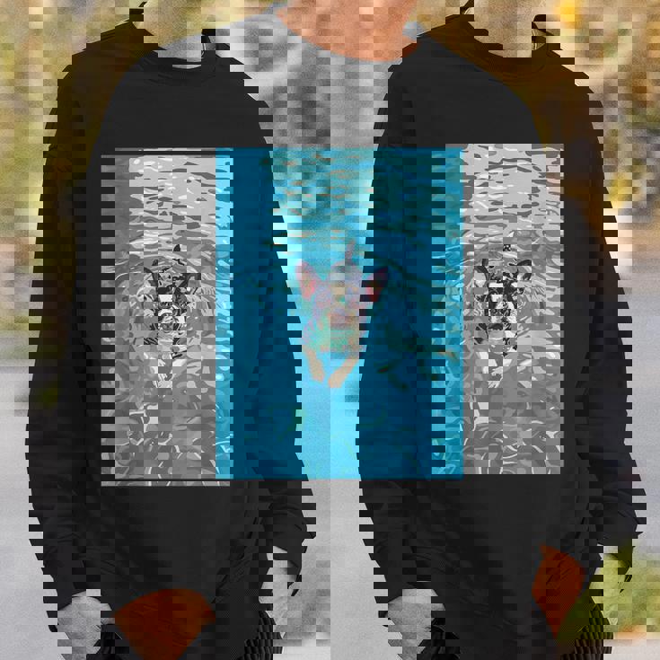 面白いボストンテリア プールで泳ぐ かわいい犬 ママ お父さん スウェットシャツ 彼への贈り物