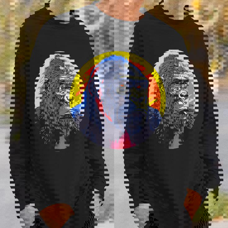 鮮やかなゴリラのイラスト、大胆な色。 スウェットシャツ 彼への贈り物