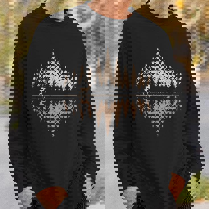 鹿、野生動物・アウトドア、森林・樹木の反射、鹿 スウェットシャツ 彼への贈り物