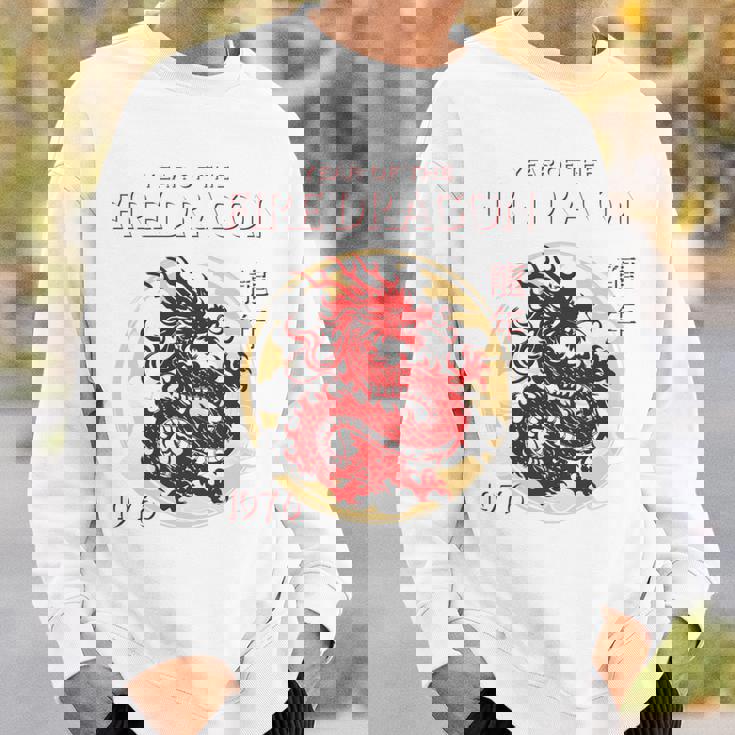 1976年 龍の年 誕生日 1976年 チャイニーズファイアードラゴン 長袖tシャツ スウェットシャツ 彼への贈り物