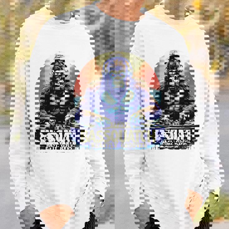 Bassquatch 音楽愛好家のためのサスカッチdjデザイン スウェットシャツ 彼への贈り物