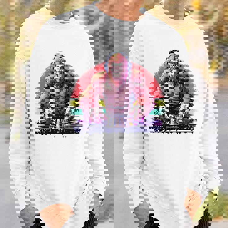 Bassquatch 音楽愛好家のためのサスカッチdjデザイン 長袖tシャツ スウェットシャツ 彼への贈り物