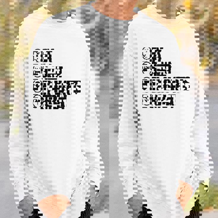 Eatleep Fix Heartsリピート心臓専門医心臓病学 スウェットシャツ 彼への贈り物