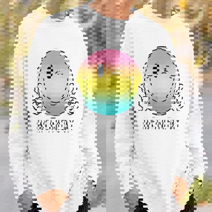 Have A Nice Day Winkingmile Face Peace Wink Happy Face スウェットシャツ 彼への贈り物