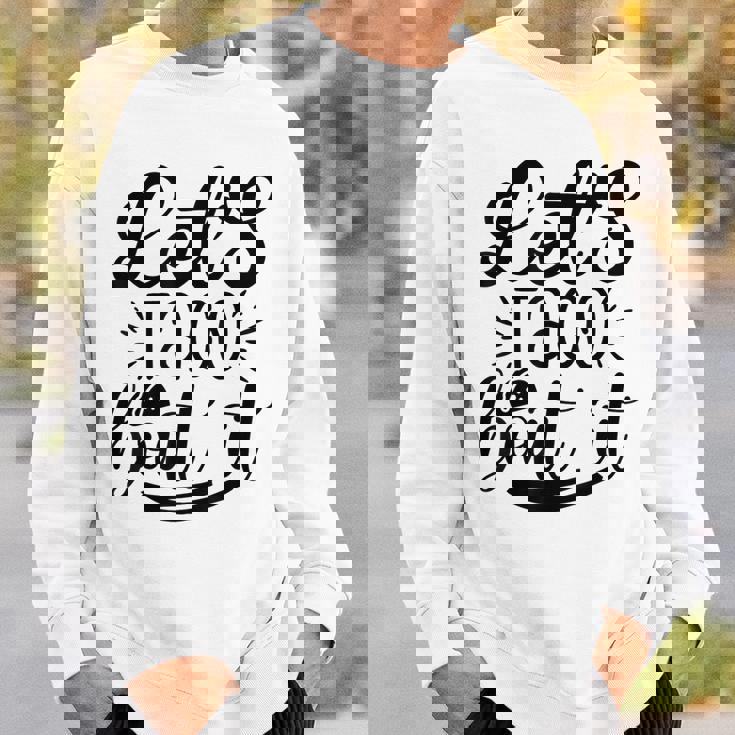 Let's Taco Bout It 面白い メキシコ料理 タコス シンコ・デ・マヨ スウェットシャツ 彼への贈り物