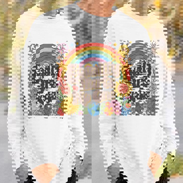 Lgbtqの平等は誰もプライドを傷つけない 人権 レインボープライド スウェットシャツ 彼への贈り物