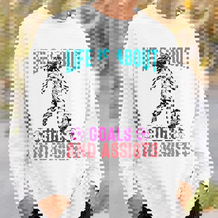 Life's About Goals And Assists サッカー 面白いサッカー選手 スウェットシャツ 彼への贈り物