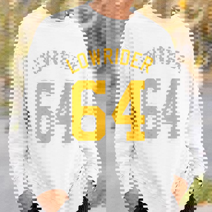 Lowrider 64 Jersey Number On The Back Classic Lowrider Car スウェットシャツ 彼への贈り物