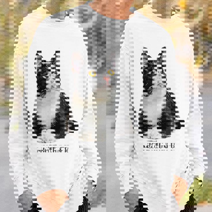 Mischief In Fur 猫写真 ハチワレ猫 黒白猫 猫好き ネタ 猫しもべ 猫飼い 猫依存症 スウェットシャツ 彼への贈り物