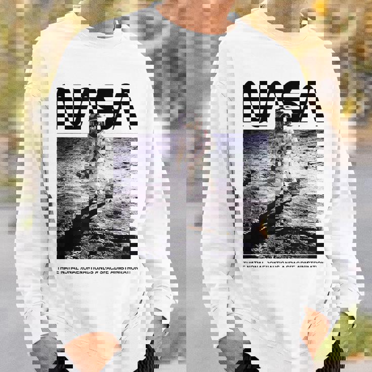 Nasaアポロ11号の月面宇宙飛行士の有名なワームロゴ スウェットシャツ 彼への贈り物