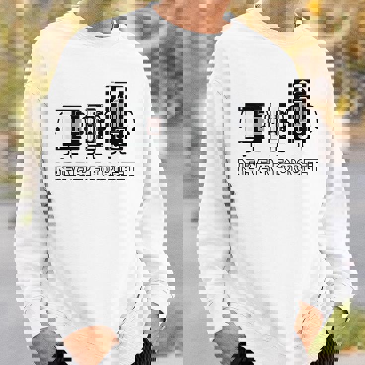 Never Forget カセットテープhs ゲーマー オールドスクール 面白い スウェットシャツ 彼への贈り物