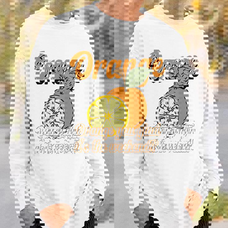 Orange You Glad It's The Weekend Fun Citrus Fruit Back スウェットシャツ 彼への贈り物