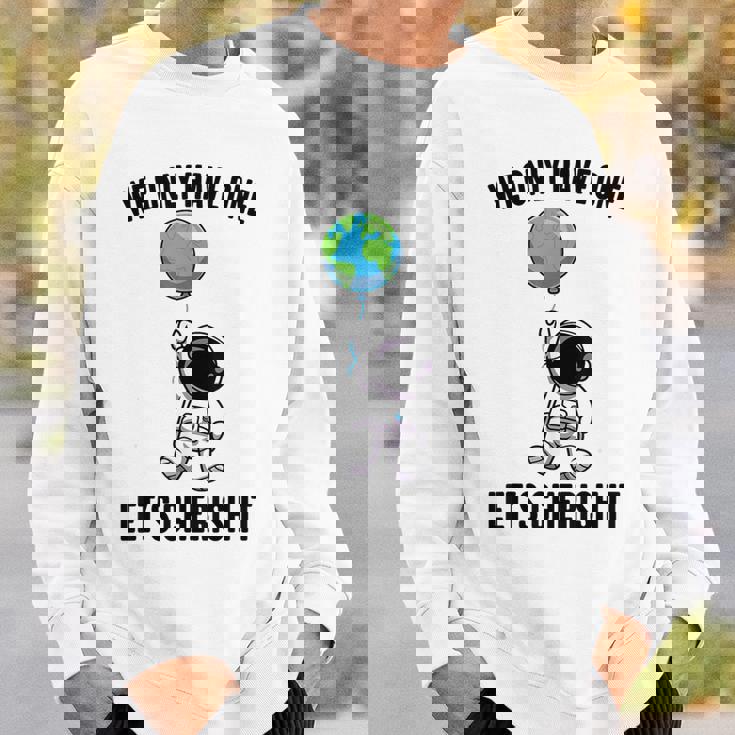 Planets We Only Have One Let's Cherish It 宇宙飛行士 スウェットシャツ 彼への贈り物